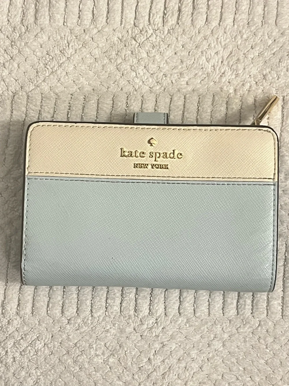 Cute! kate spade Light Blue & Cream Compact Bifold Wallet